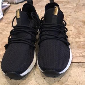 Unbelievable and never worn pumas in size 91/2.